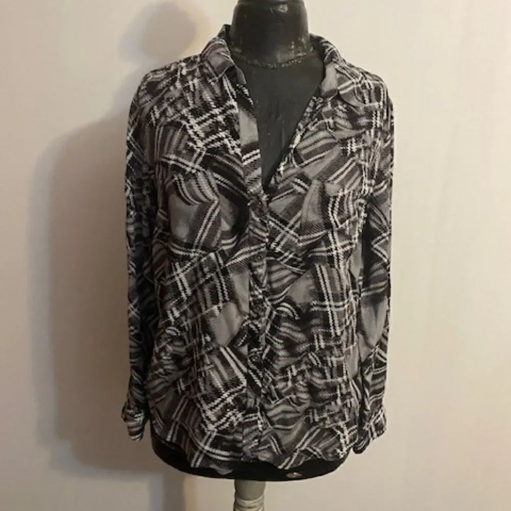 Rock & Republic Black/Gray/White V-Neck button down high low top, size L